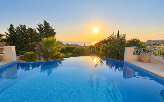 Villa with office and sea view in Tala, photo 1