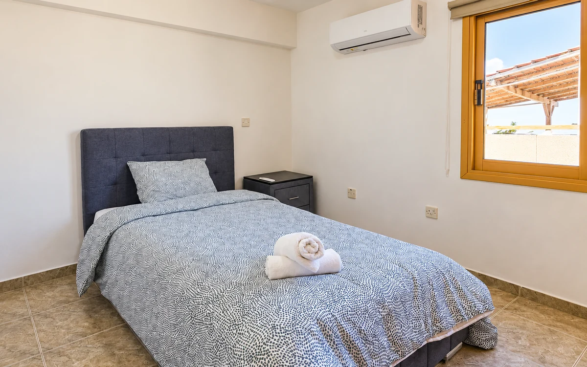 Studio 3: bed and window