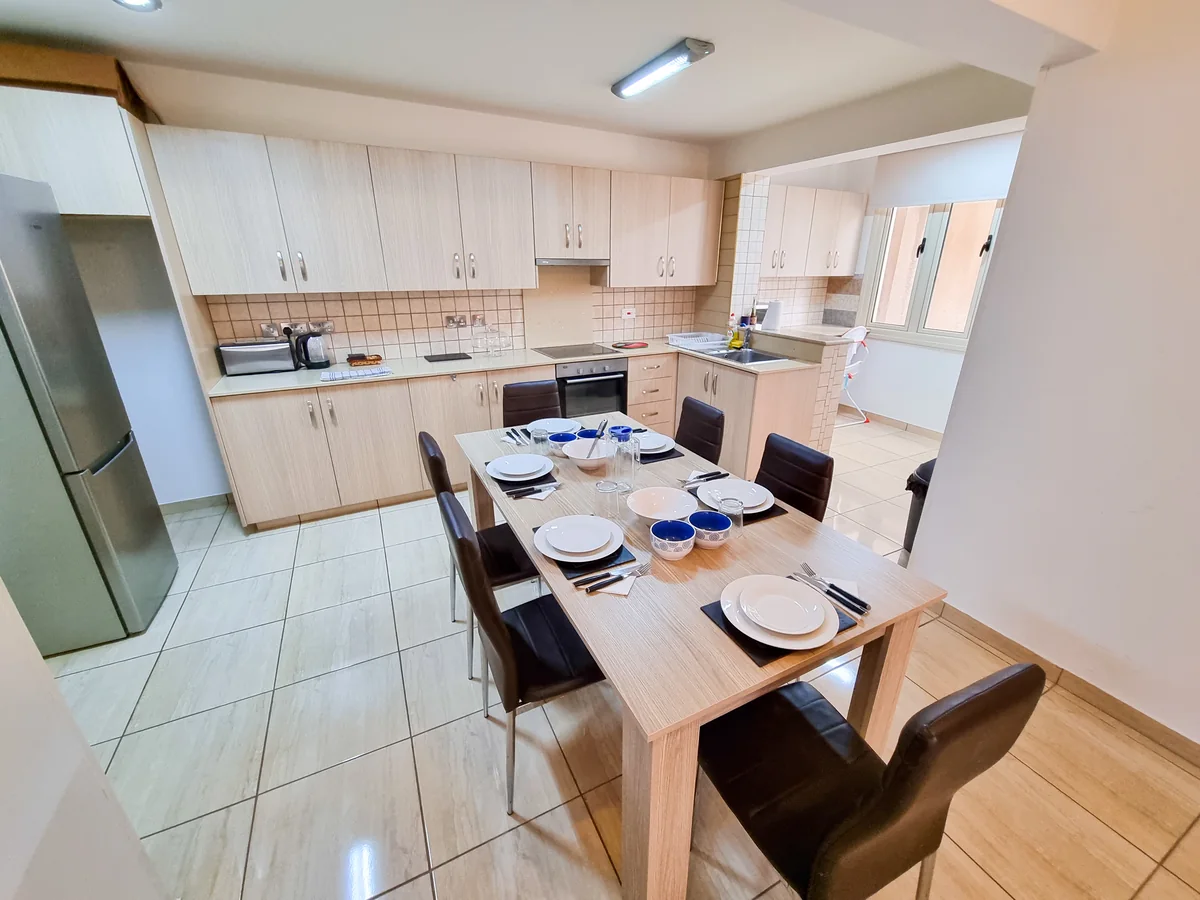 Shared area: Sunbay: shared kitchen and dining table
