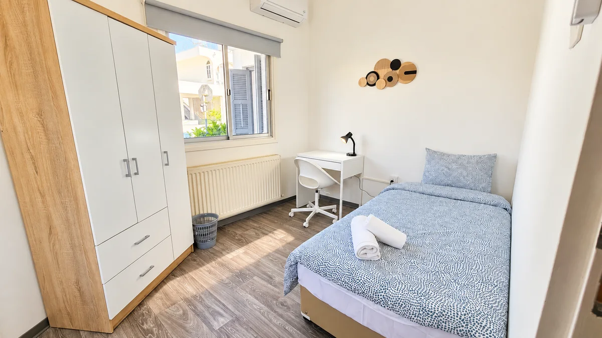 Studio 10: bed view