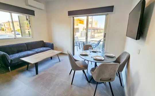La Magenta Apt. 4, living room