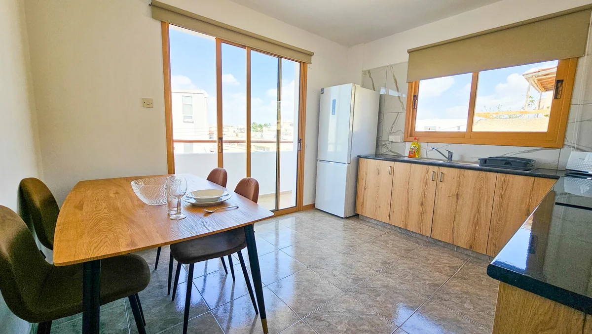 Shared area: Central City: shared kitchen and dining table