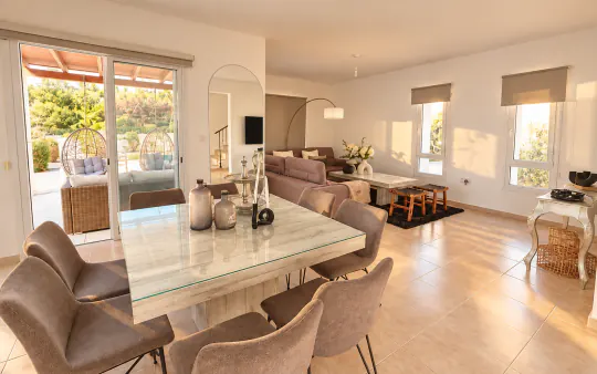 Modern villa with pool in Peyia, photo 3