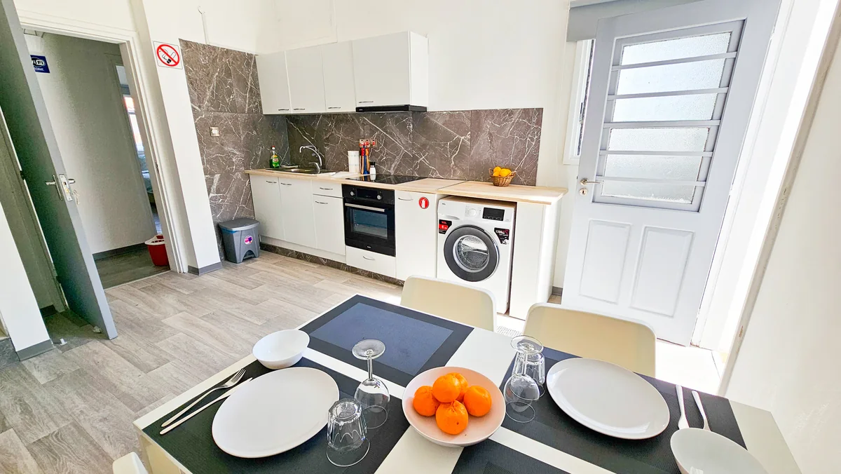 Shared area: Lemon Tree: shared kitchen