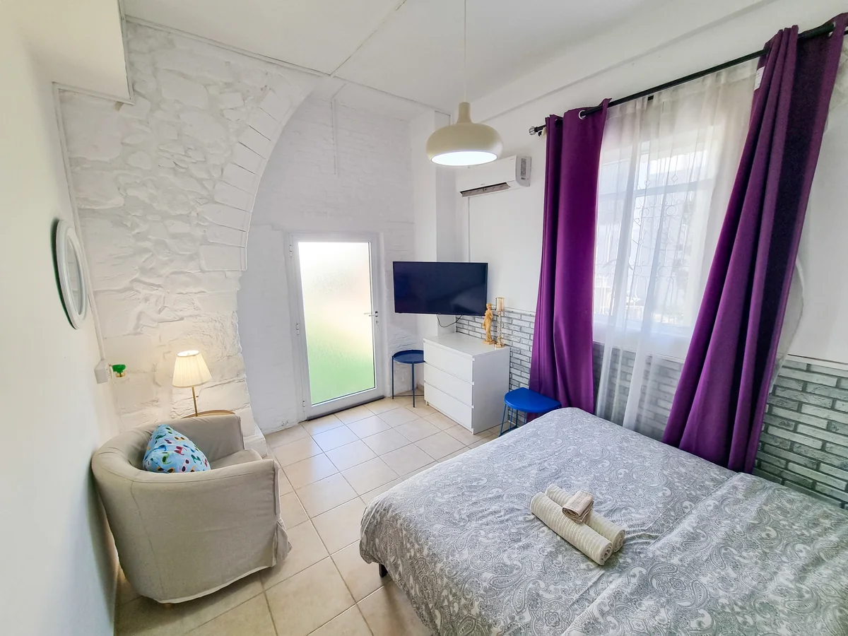 Illustrative example of a bedroom for Aladdin Studio 14.